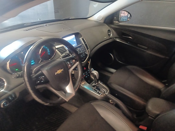 Chevrolet Cruze 12 of 16