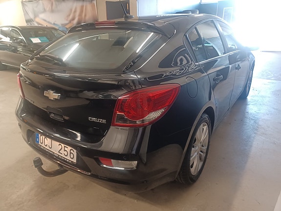 Chevrolet Cruze 7 of 16
