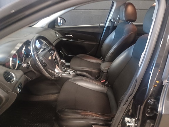 Chevrolet Cruze 11 of 16