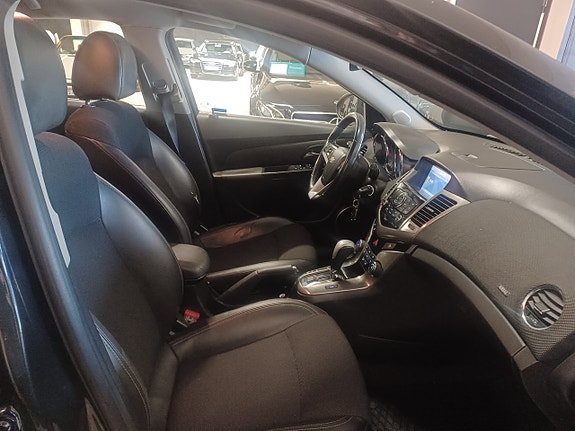 Chevrolet Cruze 8 of 16