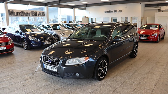 Volvo V70 2 of 14