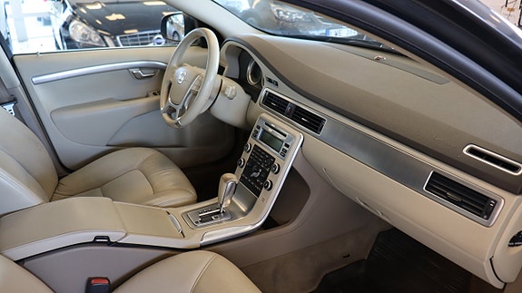 Volvo V70 10 of 14
