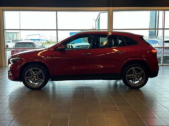 Mercedes-Benz GLA250 e 4 of 17