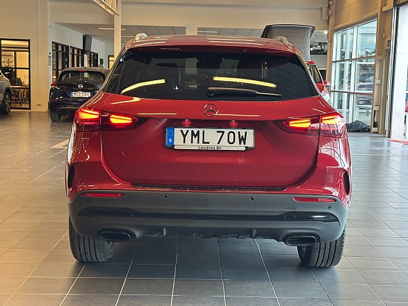 Mercedes-Benz GLA250 e 6 of 17