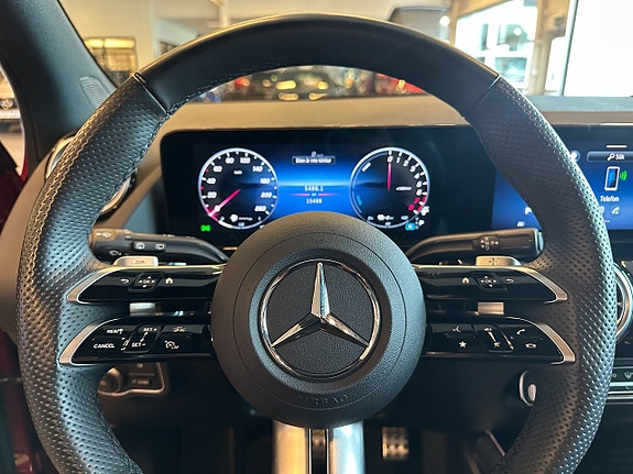 Mercedes-Benz GLA250 e 8 of 17