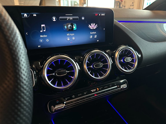Mercedes-Benz GLA250 e 15 of 17