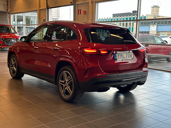 Mercedes-Benz GLA250 e 5 of 17