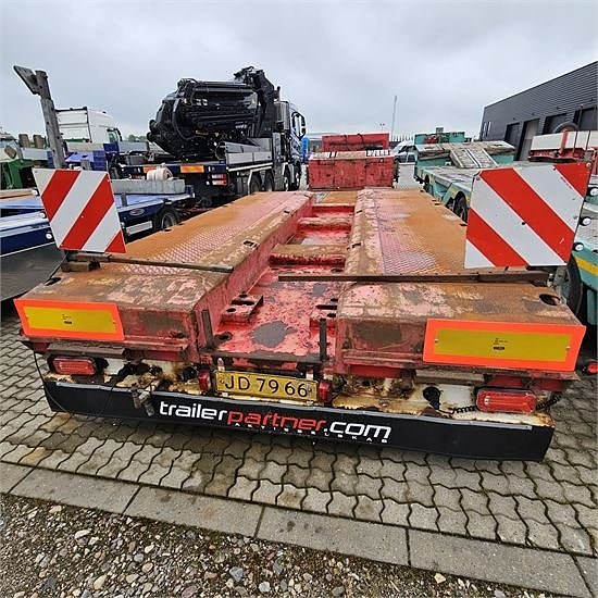 Doll Low loader - with pull-out extension 7 of 29
