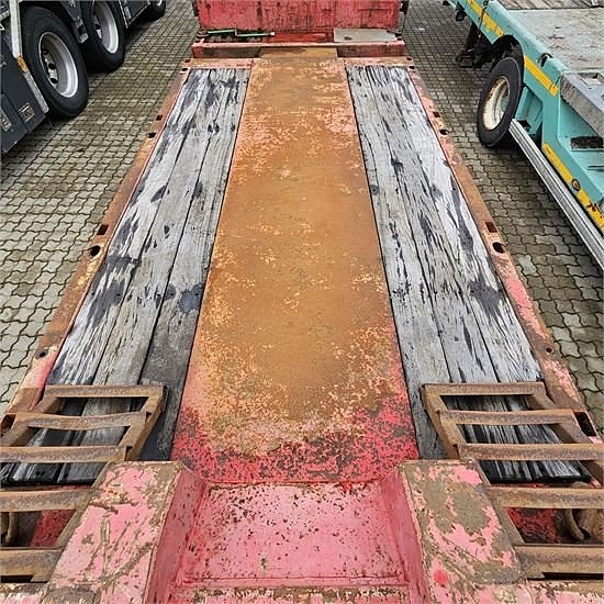 Doll Low loader - with pull-out extension 9 of 29