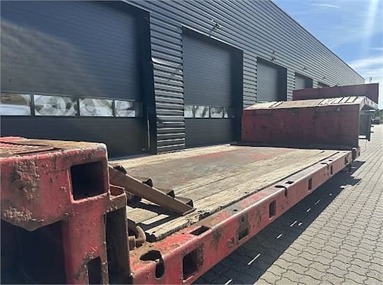 Doll Low loader - with pull-out extension 3 of 5