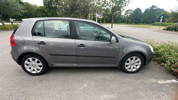 Volkswagen Golf V 2 of 5