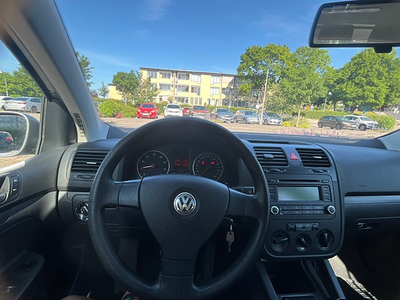 Volkswagen Golf V 5 of 5