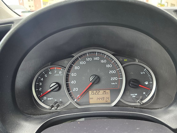 Toyota Yaris 2 of 6