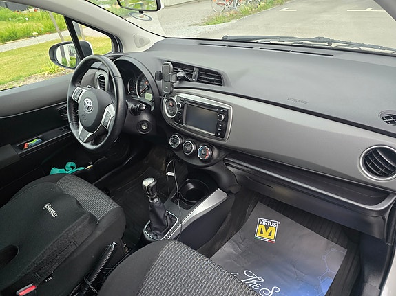 Toyota Yaris 5 of 6