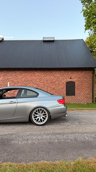 BMW 320d 2 of 8