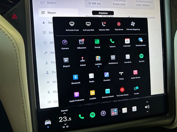Tesla Model X 17 of 18
