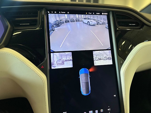 Tesla Model X 14 of 18