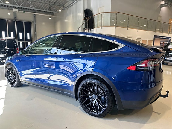 Tesla Model X 6 of 18