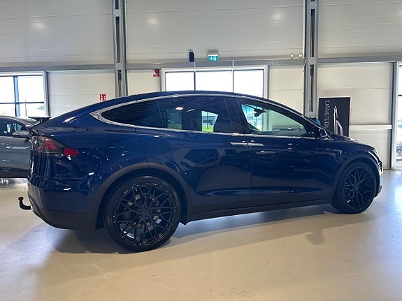 Tesla Model X 3 of 5