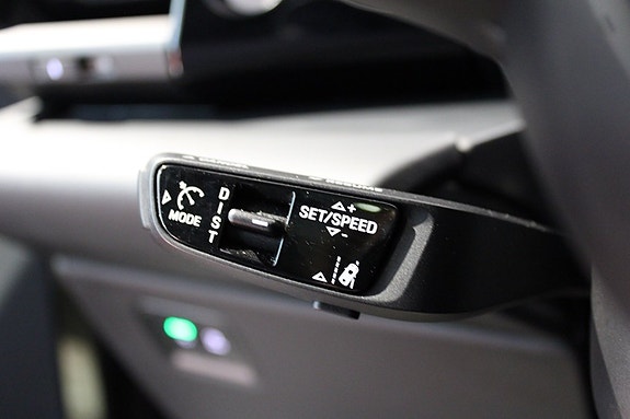 Porsche Macan Turbo 26 of 27
