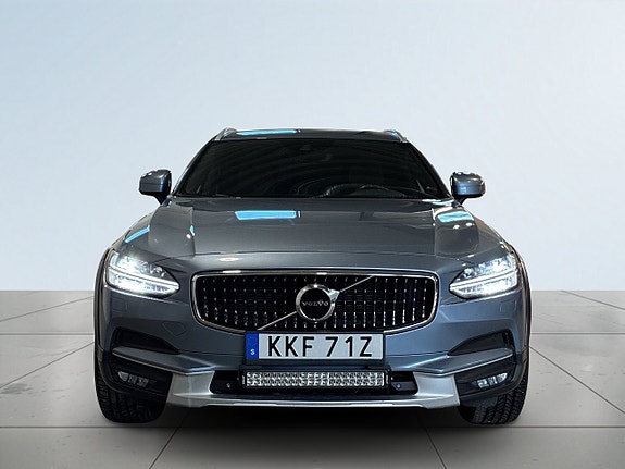 Volvo V90 Cross Country 2 of 5