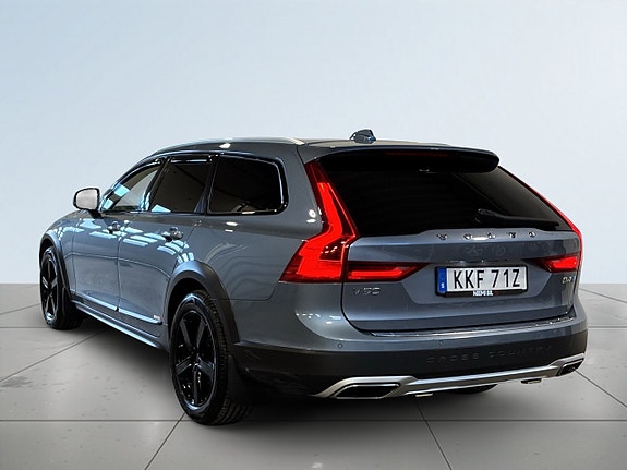 Volvo V90 Cross Country 4 of 5