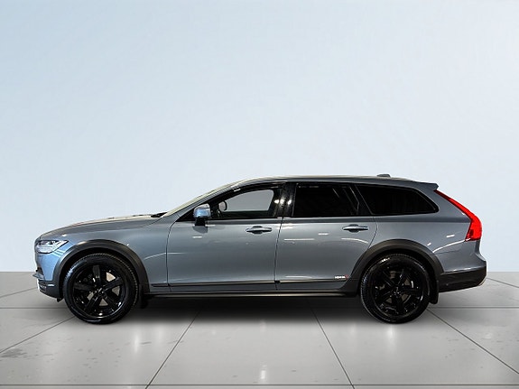 Volvo V90 Cross Country 3 of 5