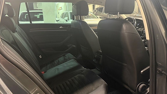Volkswagen Passat 9 of 25