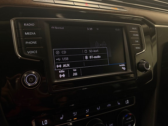 Volkswagen Passat 14 of 25