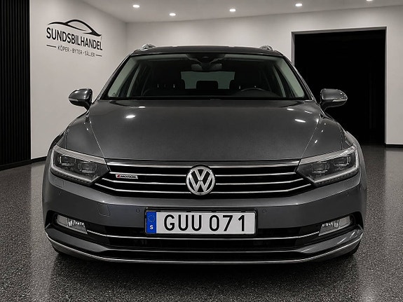 Volkswagen Passat 2 of 5