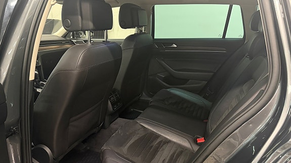 Volkswagen Passat 8 of 25