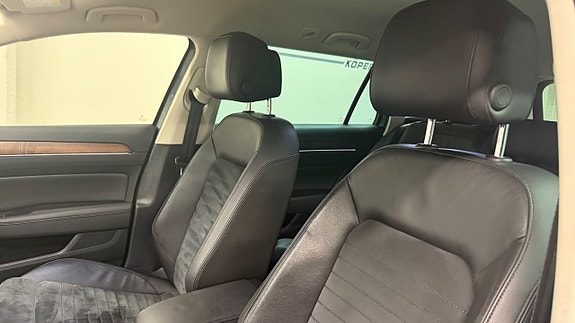 Volkswagen Passat 7 of 25