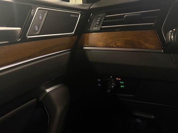 Volkswagen Passat 21 of 25