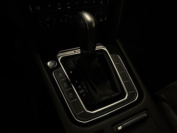 Volkswagen Passat 12 of 25