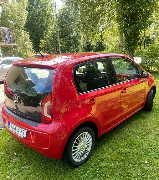 Volkswagen UP! 2 of 5