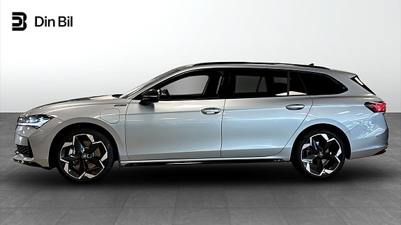Skoda Superb 2 of 5