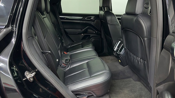 Porsche Cayenne 12 of 23