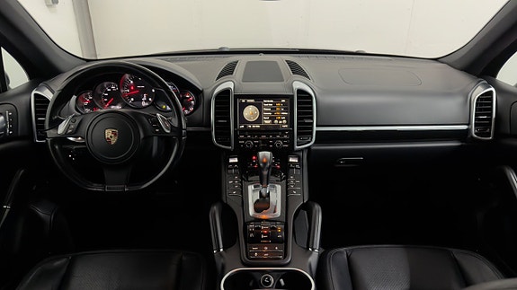 Porsche Cayenne 15 of 23