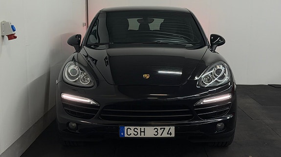 Porsche Cayenne 3 of 5
