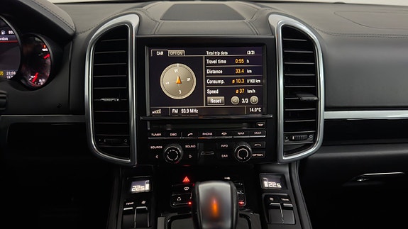 Porsche Cayenne 18 of 23