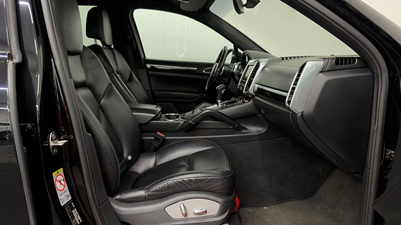 Porsche Cayenne 21 of 23