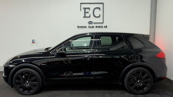Porsche Cayenne 2 of 5