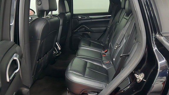 Porsche Cayenne 6 of 23
