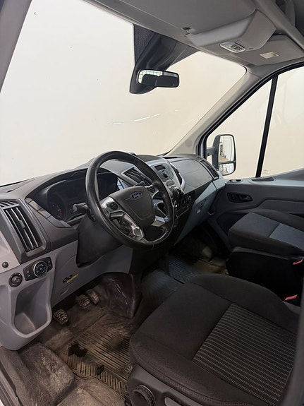 Ford Transit 10 of 15