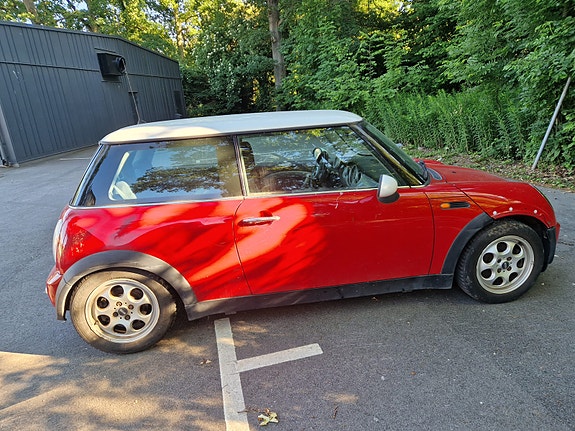 MINI Cooper 4 of 5
