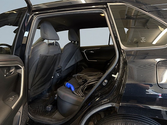 Toyota RAV4 Plug-in Hybrid 13 of 20
