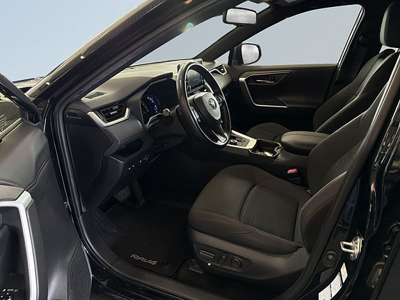 Toyota RAV4 Plug-in Hybrid 7 of 20