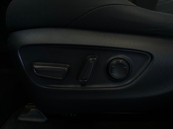 Toyota RAV4 Plug-in Hybrid 16 of 20
