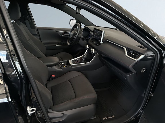 Toyota RAV4 Plug-in Hybrid 10 of 20