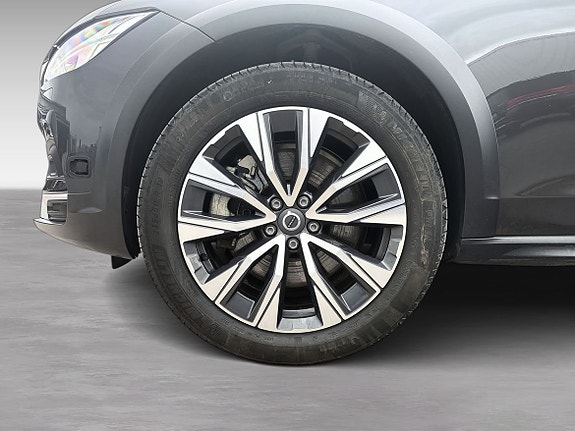 Volvo V90 Cross Country 9 of 16